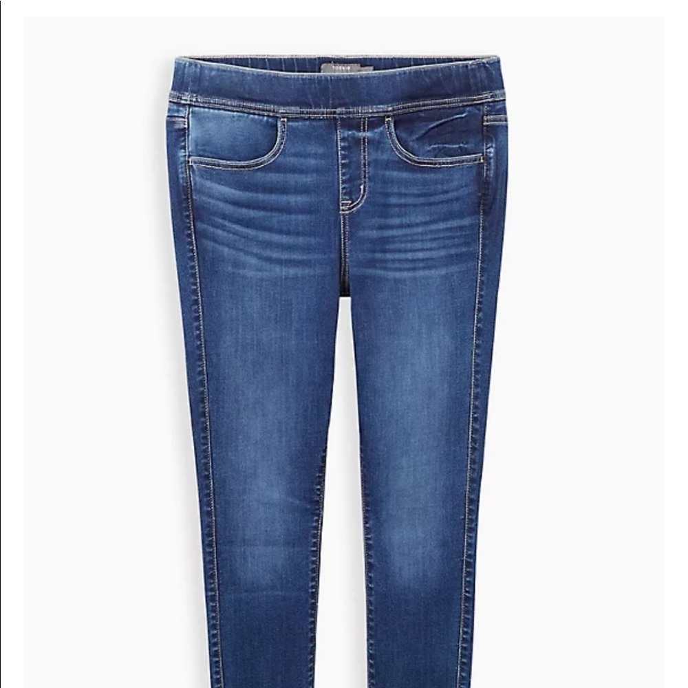 Torrid medium wash pull on Jeggings